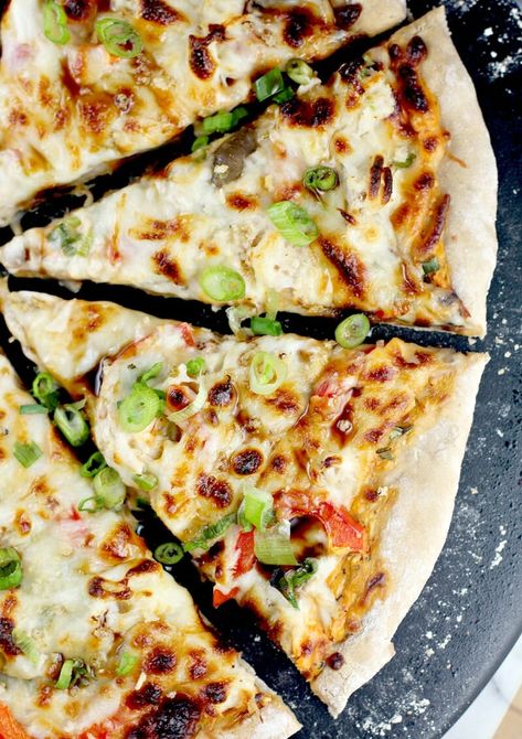 Crab Rangoon Pizza · Erica's Recipes Chinese Pizza, Crab Rangoon Pizza, Beer Pizza Dough, Onion Pizza, Crab Stuffed Mushrooms, Cooking Pizza, New Pizza, Crab Rangoon, Crab Recipes