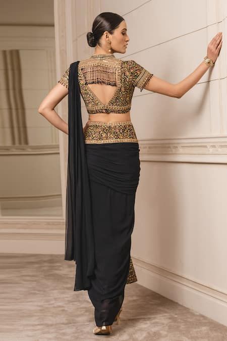 Buy Black Blouse - Silk Dupion Embroidered Printed Concept Saree With For Women by Tarun Tahiliani Online at Aza Fashions. Heeramandi Costumes, Roka Outfits, Shadi Outfits, Lehanga Saree, Indian Queen, Fusion Wear, Stitched Saree, Fashion Show Dresses, Pants Rack