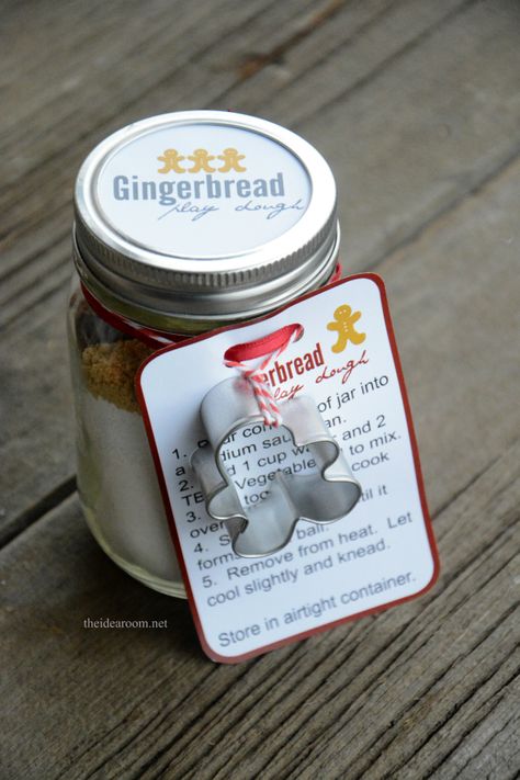 Gingerbread-Play-Dough-Recipe 2 Gingerbread Play Dough, Play Dough Gift, How To Make Gingerbread, Christmas Neighbor, Neighbor Christmas Gifts, Playdough Recipe, Idea Room, Mason Jar Gifts, Cadeau Diy