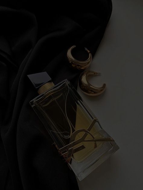 Saint Laurent Aesthetic, Woman Energy, Ysl Aesthetic, Filler Pictures, Saint Laurent Fashion, Perfume Aesthetic, Expensive Perfume, Black And White Picture Wall, Perfume Photography