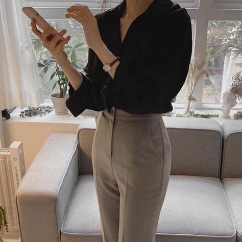 Lawyer Fashion Women, Tiktok School, Women Casual Outfits, Academia Clothes, Boss Outfit, Lawyer Outfit, Office Wear Women, Business Outfits Women, Casual Outfit Inspiration