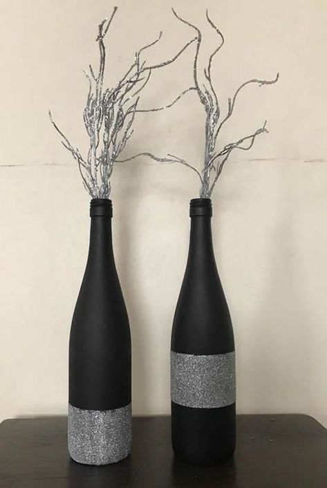 Glitter Wine Bottles, Decorated Bottles, Fancy Decor, Bottle Centerpieces, Glass Bottle Diy, Bottle Diy, Diy Glass Bottle Crafts, Bottle Decor, Wine Bottle Art