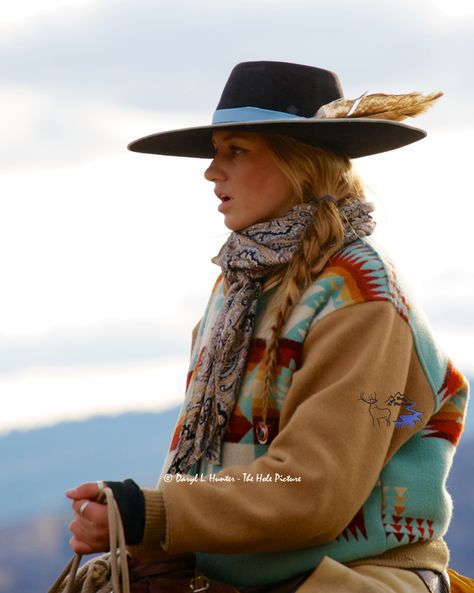 Working Cowgirl Cydnie Clark | Flickr - Photo Sharing! Womens Western Riding Outfits, Working Cowgirl, Star Valley Wyoming, Mode Country, Real Cowgirl, Star Valley, Vogue Brazil, Wilde Westen, Cowboy Girl