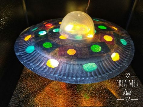 Ufo Craft, Light Bulb Crafts, Kids Workshop, St Maarten, Beautiful Story, The Encounter, Halloween 2024, Camping Art, Book Lights