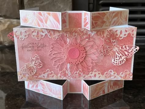 Anything Goes With a Fun Fold for Creative Creases #70 Christmas Card Layouts, Gatefold Cards, Fancy Fold Card Tutorials, Card Templates Free, Step Cards, Card Making Tips, Shaped Cards, Card Making Tutorials, Fancy Fold Cards