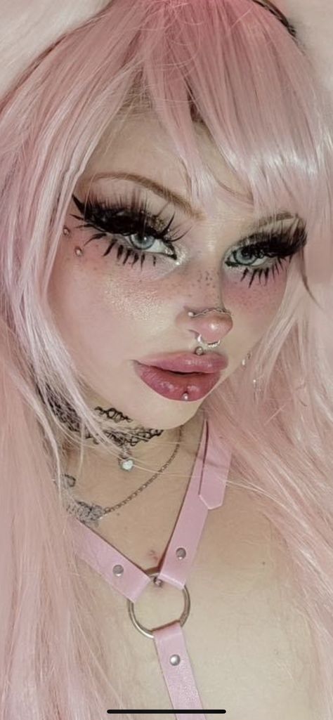 Alt Pink Makeup, Pink Witch Makeup, Pink Star Makeup, Pastel Goth Makeup Looks, Yami Kawaii Makeup, Decora Makeup, Pink Egirl, Goth Makeup Looks, Pastel Goth Makeup