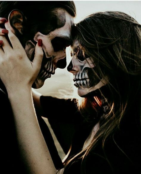 Skull Photoshoot, Couples Halloween Photoshoot, Black Wedding Inspiration, Halloween Photo Shoot, End Of Love, Halloween Shoot, Halloween Couples, Halloween Couple, Halloween Photography