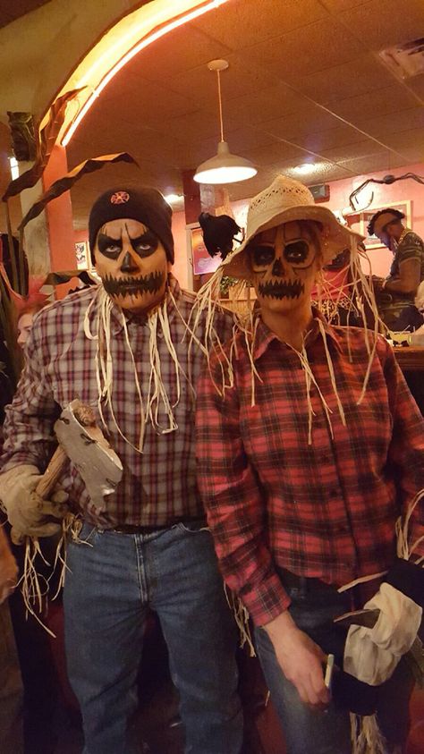 Couples Scarecrow Halloween Costumes, Scarecrow Men Costume, Scary Scarecrow Makeup For Men, Halloween Costumes Guys Easy, Diy Scarecrow Costume Men, Mens Scarecrow Costume, Scarecrow Makeup Men, Scooby Halloween Costumes, Scary Scarecrow Makeup