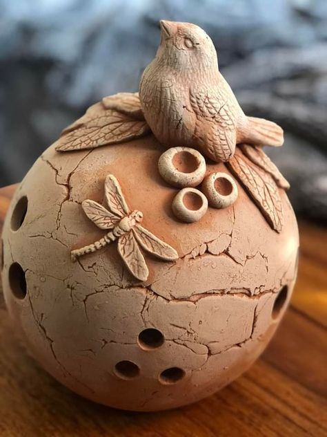 Sphere Clay Projects, Clay Spheres Ceramic Pottery, Ceramic Sphere Ideas, Ceramic Candle Holders Ideas, Ceramic Garden Art, Pottery Plant Pots, Handmade Garden Art, Pottery Plant Pot, Pottery Animals