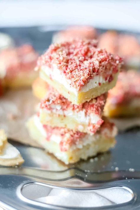 Strawberry Crunch Cheesecake Bars, Strawberry Crunch Bars, Crunch Bars Recipe, Strawberry Crunch Cheesecake, Peppermint Cookie, Crunch Cheesecake, Strawberry Shortcake Ice Cream, Cream Cheese Sugar Cookies, Crunch Bars