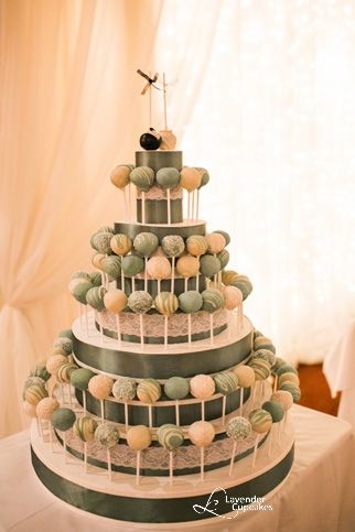 Cakepop wedding cake with bride and groom cake pops Wedding Theme Cake Pops, Cake Pop Display Ideas Wedding, Cake Pop Wedding Cake, Cake Pop Designs Wedding, Cake Pop Tower, Cake Pops Display Ideas, Wedding Cake Pops Display, Cake Pop Wedding Display, One Teir Wedding Cake