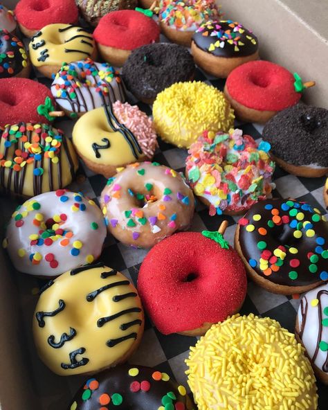 Back To School Donut Ideas, Donut Ideas, Donut Bar, Mini Donuts, Be Smart, Cake Donuts, Teacher Appreciation Week, Teacher Appreciation, Donuts