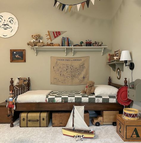 Vintage Playroom, Scandinavian Interior Design Inspiration, Vintage Kids Room, Big Boy Bedrooms, Kids Bedroom Inspiration, Nursery Room Design, Nursery Room Inspiration, Scandinavian Interior Design, Toddler Bedrooms