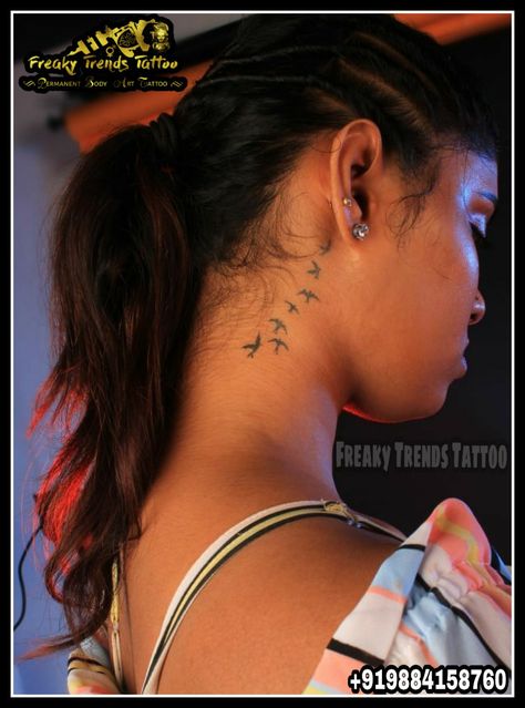 Back Of Neck Hair Line Tattoo, Behind The Ear Neck Tattoo Ideas, Tattoo Birds, Small Neck Tattoos, Neck Tattoos Women, Tattoo Love, Chinese Tattoo, Tattoed Women, Neck Tattoos