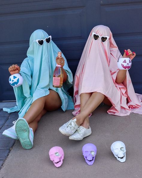 She’s my lil boo thang 💕 But really this is your sign to have a “spooky” photoshoot with your bestie! We were roasting in this 110° heat but we got the pic! 🤣 #halloweenphotoshoot #pinkhalloween #halloweenbesties #spookyphotography #bestiephotoshoot Halloween bestie photos, cute girly Halloween, Halloween diy ohotos, Halloween Photoshoot, pink Halloween, Halloween Bff Photoshoot, Bestie Halloween Photoshoot, Bff Halloween Photoshoot, Best Friend Pictures Photo Shoots Halloween, Spooky Halloween Friend Photo Shoot, Bestie Spooky Shoot, Halloween Photoshoot, Pink Halloween, Halloween Diy