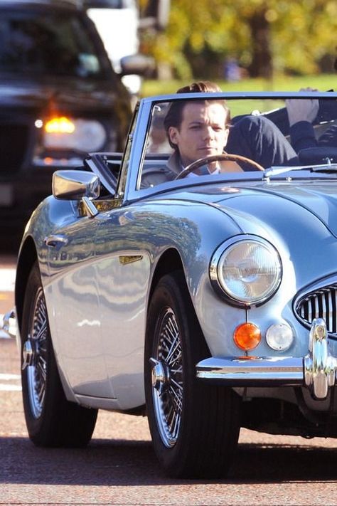 Louis Tomlinson Driving, Louis Tomlinson Wallpaper, Fic Recs, Wallpaper Hot, Driving Me Crazy, We'll Be Alright, Harry Styles Wallpaper, Louis And Harry, How To Look Handsome