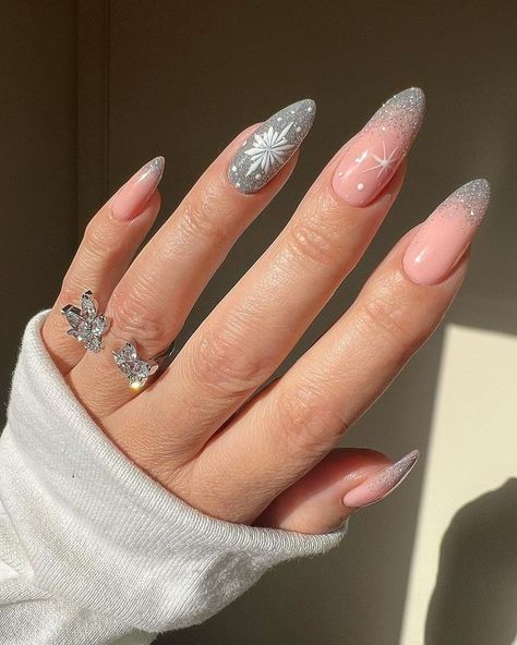 Silver Winter Nails 2023 - 2024 21 Ideas: Shimmering Elegance for the Season - women-club.online Silver Nail Designs, Snowflake Nail, Silver Nail Art, New Years Eve Nails, December Nails, Nails Silver, Festive Nail Art, Silver Nail, Simple Acrylic Nails