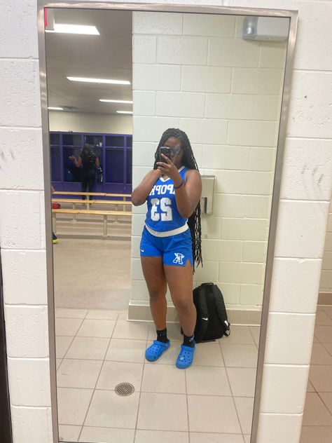 Flag Football Outfit Women, Flag Football Outfit, Sports Aesthetics, Fav Aesthetic, Football Outfit, Football Workouts, Matching Outfits Best Friend, Sports Girl, Sports Outfits