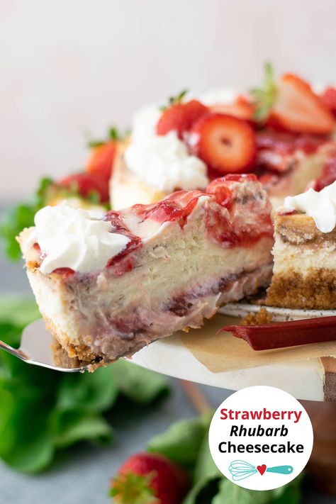 Strawberry Rhubarb Cheesecake, Summer Cheesecake, Chocolate Caramel Cheesecake, Rhubarb Cheesecake, Healthy Smash Cake, Coconut Cheesecake, Dessert Bar Recipe, Pumpkin Caramel, Unique Desserts