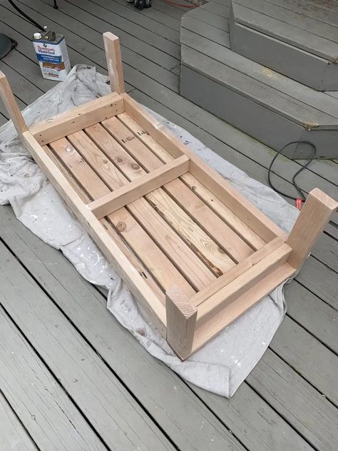 Outdoor Wood Coffee Table, Diy Outdoor Coffee Table, Makeover House, Door Coffee Tables, Remodel House, Coffee Table Plans, End Tables Diy, Homemade Tables, Project House