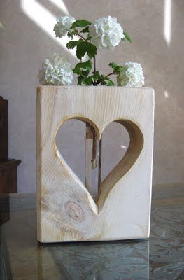 Herzvase mit Reagenzglas Deco Surf, Heart Vase, Woodworking Bed, Diy Holz, Wood Vase, Wood Hearts, Scroll Saw Patterns, Mothers Day Presents, Woodworking Designs