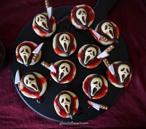 Scream Themed Cupcakes, Ghostface Dessert, Scream Cupcakes Ideas, Scream Movie Cupcakes, Ghost Face Cupcakes, Ghostface Cupcakes, Ghostface Cake Ideas, Ghostface Cookies, Scream Birthdays