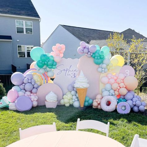 Candy Theme Birthday Decoration, 1st Birthday Candyland Theme, Candyland Decorations Party, Candyland Backdrop Ideas, Two Sweet Birthday Decor, 50s Ice Cream Parlor, Ice Cream Theme Birthday Party Decoration, Two Sweet Birthday Party Decorations, Two Sweet Party 2nd Birthday Decorations