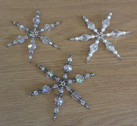 Diy Beaded Star Ornament, Bead Snowman Ornament Diy, Diy Wire Snowflake Form, Crystal Snowflakes Diy, Diy Snow Flake Ornaments, Snowflake Bead Ornament, Diy Beaded Snowflakes, Beaded Snowflakes Ornament Diy, Diy Beaded Snowflake Ornaments