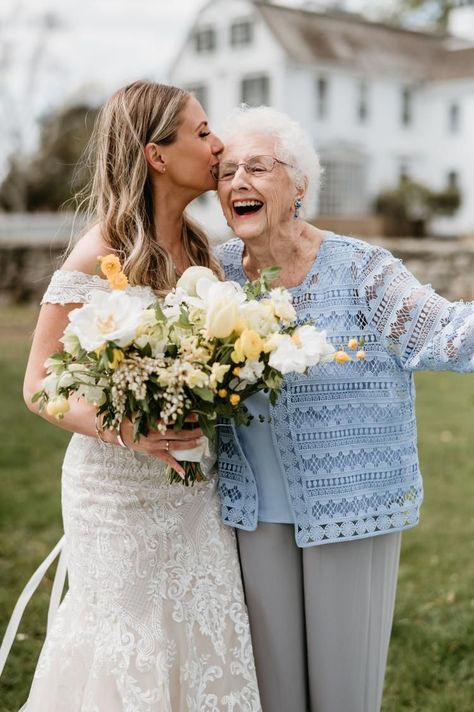 Wedding Grandparent Pictures, Wedding Grandparents, Grandma And Bride Photos, Bride And Grandmother Pictures, Bride And Grandma Pictures, Bride And Grandparents Pictures, Flower Grandma Wedding, Grandma Wedding Outfit, Wedding Photos With Grandma