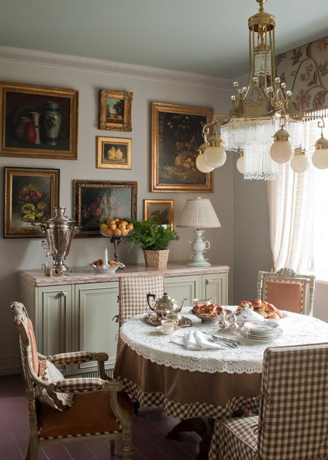 Comedor Fun Eclectic Living Room, Granny Aesthetic, Kitchen Colourful, Cottage Interiors, 아파트 인테리어, Country House Decor, English Cottage, Design Living Room, French Country Decorating