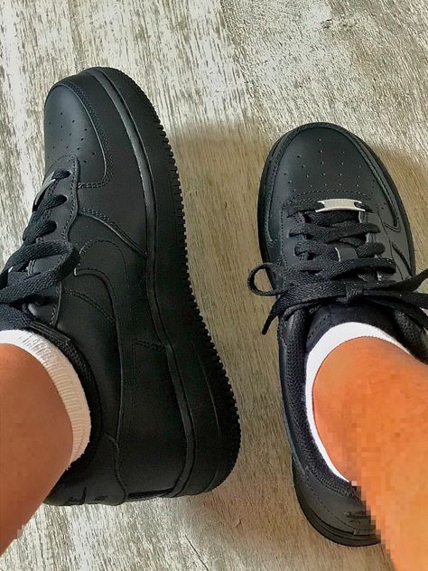 Fresh Shoes Air Jordans, Black Af1 Outfit, Black Air Force 1 Outfit, Outfits With Air Force Ones Black, Shoes Air Jordans, Nike Air Force Black, Outfits With Air Force Ones, Black Air Force 1, Air Force 1s