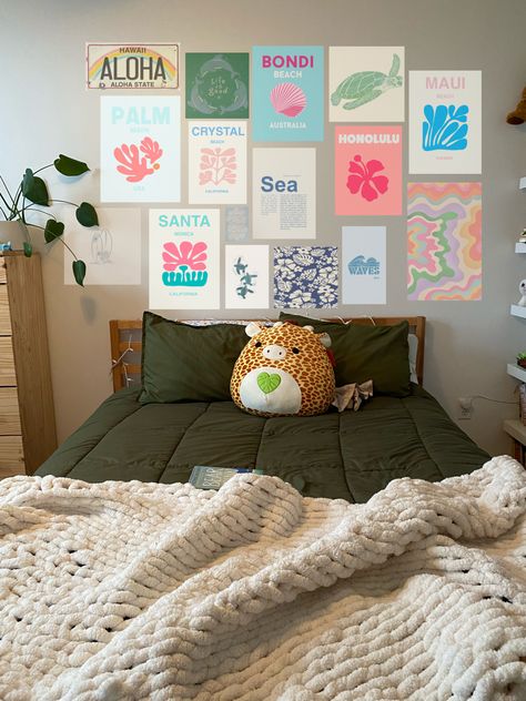 Aesthetic room decor 🌸🌺🌼 Beach Boho Room, Hawaii Room Aesthetic, Hawaii Room, Tropical Room Decor, Honolulu Beach, Maui Beach, Room Decor Aesthetic, California Bear, Aloha Beaches