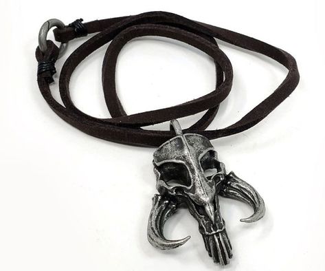 Mandalorian Mythosaur, Mythosaur Skull, Mandalorian Cosplay, Cara Dune, Mandalorian Armor, Antique Silver Rings, Star Wars Outfits, Last Episode, Skull Necklace