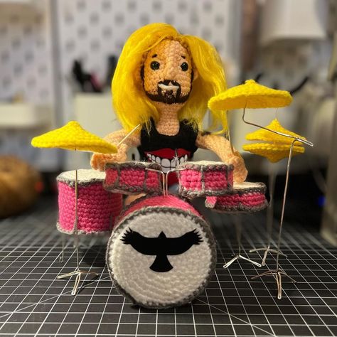 Steph Tucker on Instagram: “I have my #taylorhawkins doll almost perfect (in my eyes) this drum kit was a pain in the butt to make but I love the look. He was such a…” Foo Fighters Dave Grohl, Gretsch Drums, Taylor Hawkins, Yarn Dolls, Drum Kit, Almost Perfect, Drum Kits, Gretsch, Foo Fighters