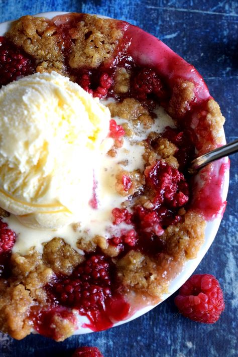 Rustic Raspberry Crumble - Lord Byron's Kitchen Raspberry Brownie, Raspberry Cobbler, Raspberry Crisp, Impressive Dessert, Raspberry Crumble, Raspberry Desserts, Berry Recipes, Impressive Desserts, Raspberry Recipes