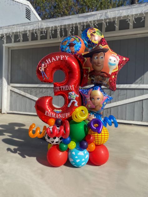 Woody Balloon Arch, Toy Story Balloon Column, Toy Story Balloon Decorations, Toy Story Birthday Balloons, Toy Story Balloon Centerpieces, Toy Story Balloon Bouquet, Toy Story Balloons, Toy Story Balloon Arch, Toy Story Balloon Garland