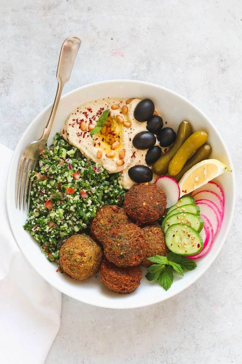 Diet Menu Ideas, Healthy Food Gluten Free, Cava Falafel Recipe, Falafel Photography, Chickpea Vegan Recipes, Falafel Meal, Falafel Plate, Authentic Falafel Recipe, Yummy Vegan Food