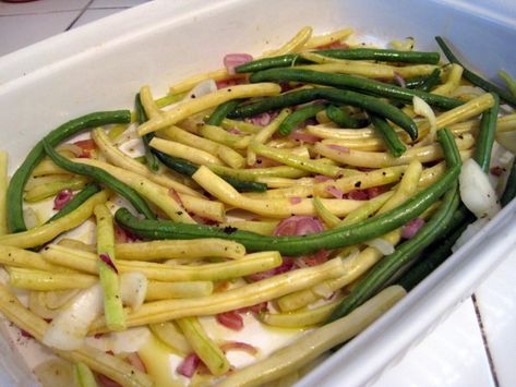 Roasted Yellow and Green Beans – Just the Tip Yellow Beans Recipe, Yellow Beans, Green Bean Dishes, Roasted Beans, Csa Recipes, Roasted Green Beans, Green Bean Recipes, Veggie Side Dishes, Low Fat Recipes