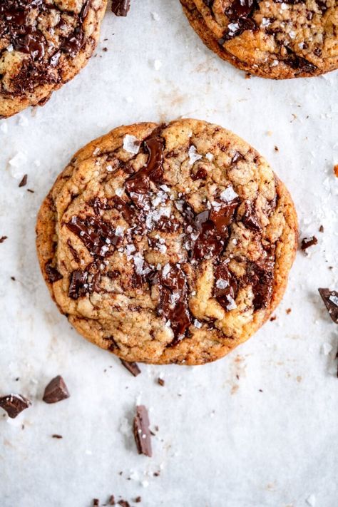 Cookie Aesthetic, Cloudy Kitchen, Brown Butter Cookies, Brown Butter Chocolate Chip, Tasty Pastry, Sweet Bakes, Brown Butter Chocolate Chip Cookies, Cinnamon Roll Cookies, Choc Chip Cookies