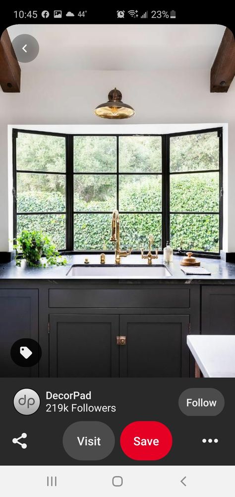 Modern Cottage Style, Washing Your Hands, Cottage Style Kitchen, Traditional Kitchen Design, Amber Lewis, Charleston Homes, Pretty Room, Butler's Pantry, Classic Kitchens