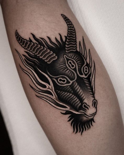 Rams Head Tattoo, Goat Traditional Tattoo, Traditional Goat Tattoo, Goat Head Tattoo, Tattoo Ideas Summer, Wolf Tattoo Traditional, Dark Tattoo Ideas, Arte Hippy, Goat Tattoo