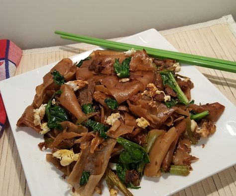 Thai Pad See Ew (Stir-Fried Noodles) is often referred to as "Street" food in Thailand, as it is found in many of the open food markets. Food In Thailand, Stir Fried Noodles, Thai Pad, Pad See Ew, Japanese Street Food, Stir Fry Noodles, Fried Noodles, Thai Street Food, India Food