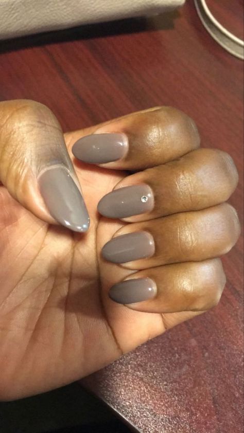 Natural almond nails, grey gel nail polish on black girl Almond Nails Grey, Grey Gel Nail, Natural Almond Nails, Grey Gel Nails, Nails Grey, Fun Manicure, Best Press On Nails, Damaged Nails, Nail Art Set