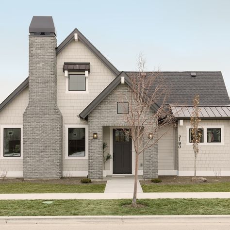 Exterior paint, one of the BIG decisions when building a home. Hopefully this will help show you some good options whether you want to go classic with a cream or gray or go bold with charcoal black 🖤🤍 ⁠ ⁠ Design: @laurensmythdesign⁠ Photography: @andimarshallinteriors⁠ .⁠ .⁠ .⁠ .⁠ .⁠ .⁠ #interiordesign #interiorstyling #boise #boiseidaho #classichomes #eagleidaho #northwestmodern #organicmodern #beautifulhomes #rusticmodern #homedesign #boiseinteriors #laurensmythdesign #boisedesigner #tvint... Light Grey Brick House Exterior, Grey Brick House Exterior, Grey Brick Houses, Dark Grey Houses, Brick House Exterior, Painted Brick House, Shoji White, Building A Home, Grey Brick