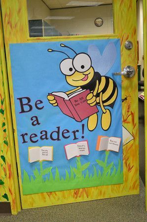 Kickin' It With Class: Classroom Doors - Be All You Can theme... Be a Reader! Kindergarten Classroom Door, School Library Decor, Bee Themed Classroom, School Library Displays, Library Bulletin Board, Bee Classroom, Reading Bulletin Boards, School Board Decoration, Library Themes