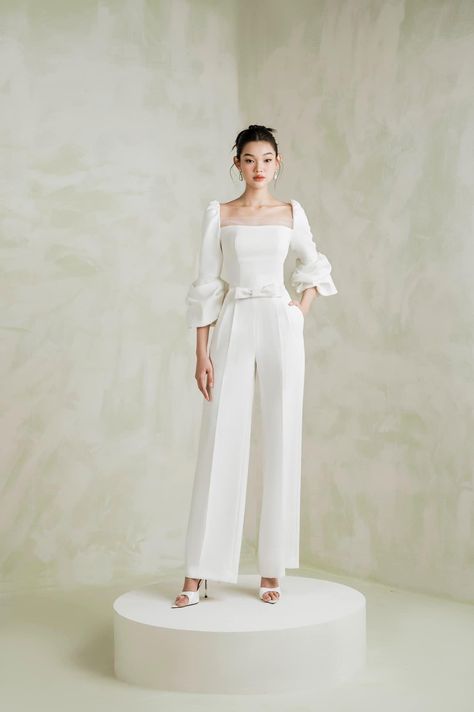 All White Semi Formal Outfit Women, White Semi Formal Outfit, Semi Formal Outfit, Briefcase Women, Model Outfits, Classy Casual, Basic Dress, Kpop Fashion Outfits, Formal Outfit