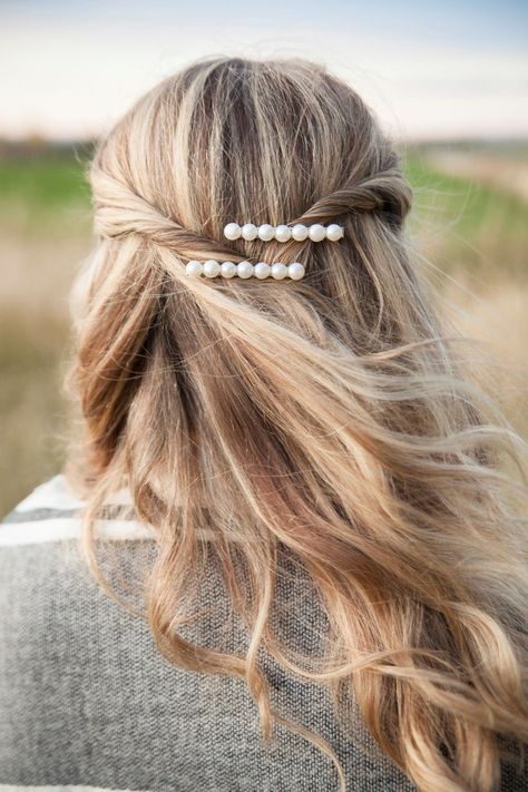 Spring Hair Accessories, Bridesmaid Hair Clips, Pearl Hair Clips, Pearl Barrette, Clip Hairstyles, Easy Work, Peinados Fáciles Para Cabello Corto, Bridal Hair Clip, Work Hairstyles