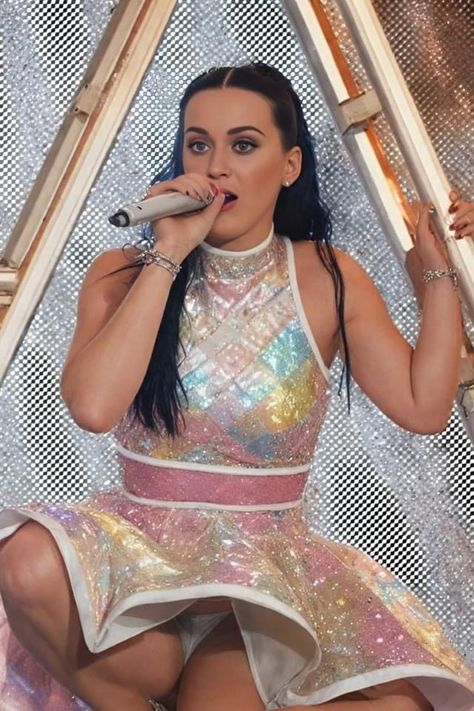 Katy Perry Costume, Katy Perry Hot, Icona Pop, Pictures Of Women, Curvy Women Jeans, Chilling With Friends, Photos Of Women, Female Singers, Hottest Celebrities