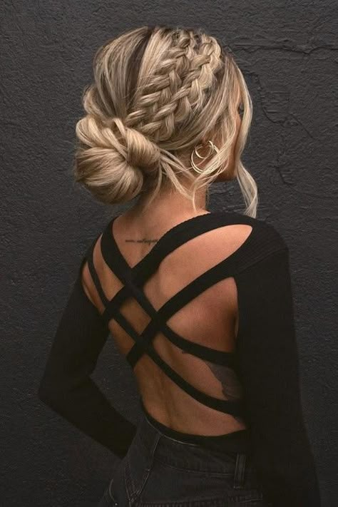 braided hairstyles Bridemaids Hairstyles, Cute Prom Hairstyles, Hoco Hair Styles, Bridesmaid Hair Makeup, Hoco Hairstyles, Prom Hairstyles For Long Hair, Heatless Curls, Videos Aesthetic, Hoco Hair Ideas