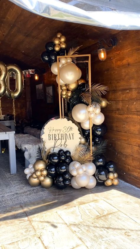 Men Birthday Color Scheme, All Gold Party Decorations, 50th Birthday Colour Theme, Formal Birthday Party Themes, Black And White Birthday Party Decor, Black And Gold Party Backdrops, Simple Men Birthday Decor, Black Gold And Cream Birthday Party, 50th Birthday Set Up